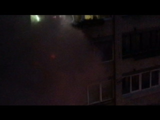 На проспекте Славы горит квартира в доме 5.