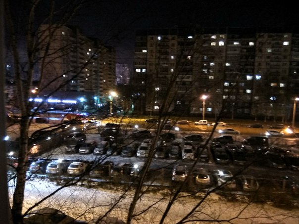 Маршала Новикова 1к1 и вся улица от Испытателей и дальше до Королева в воде, все машины плавают, их ...