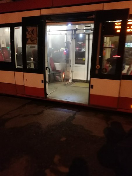 Пожар в трамвае на Сизова потушен до приезда пожарных