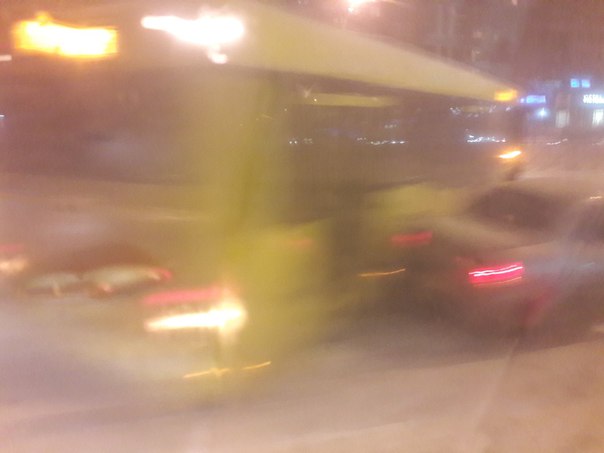 121 автобус занесло и он ушатал припаркованный автомобиль, проспект Просвещения от Фомина к Есенина ...