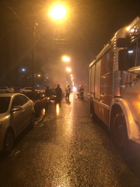 На Караваевской 26 жига полыхнула. Пожарные успели.