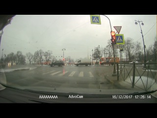 ДТП произошло сегодня на перекрёстке Каменноостровского проспекта и улицы Куйбышева.