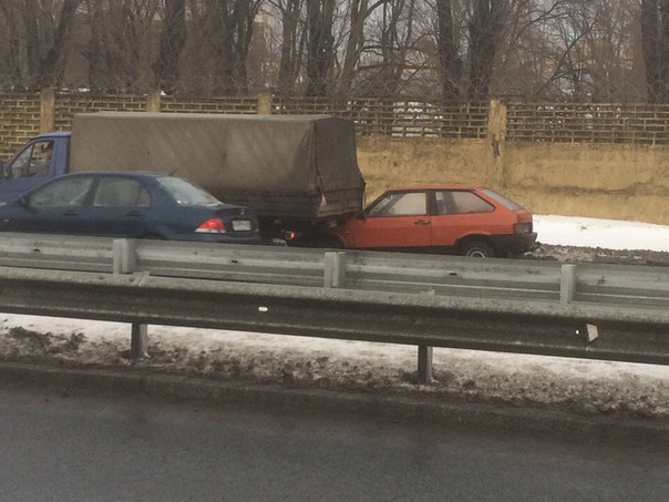 Московское шоссе перед Дунайским, въезд в город. Собирается пробка