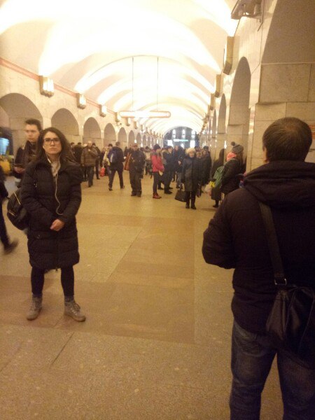 Всех высаживают на станции Метро Площадь Александра Невского,в сторону Улицы Дыбенко посадки нет.