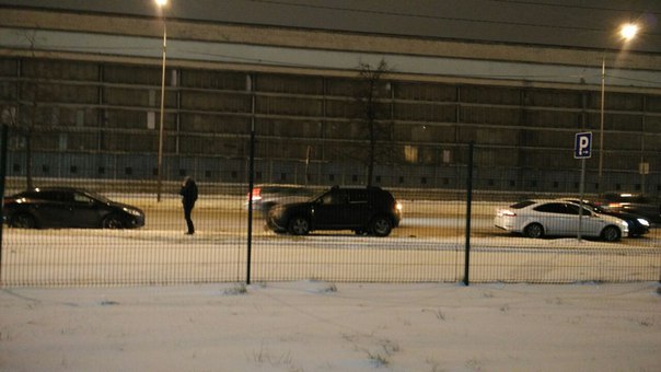 Пять машинок устроили ДТП у въезда на парковку ТРК "Радуга" со стороны Кузнецовской.