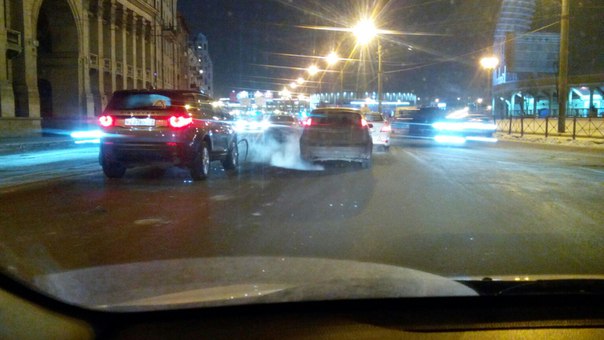 ДТП на Ждановской ул., Land Rover Дискавери догнал BMW. От удара, сработала подушка безопасности пас...