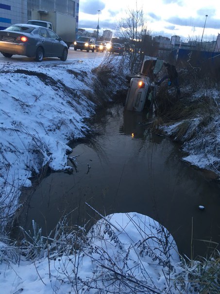 ДТП на Воронцовском бульваре у дома 2, на въезде.