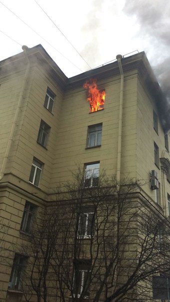 Пожар на улице Савушкина в дома 14 на последнем этаже