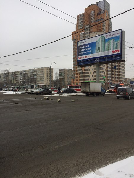 Сломали светофор на перекрёстке Бухарестской и пр. Славы