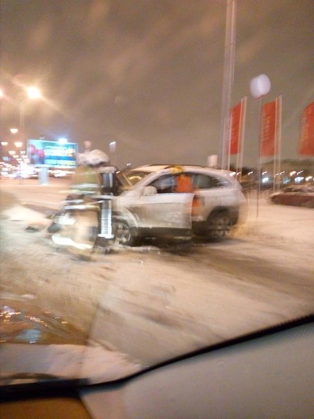 3 автомобиля столкнулись на Выборгской набережной 53, на место ДТП приехали две скорых
