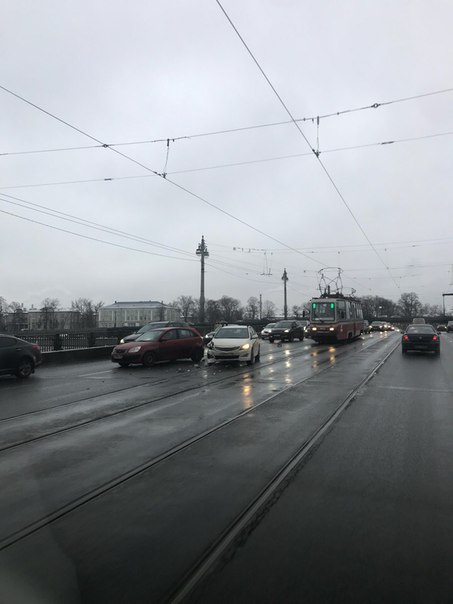 ДТП на Ушаковском мосту, собирается пробка