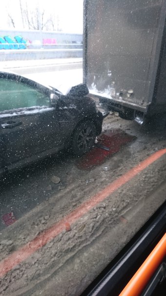 2 машины столкнулись на выделенке для общественного транспорта на проспект Косыгина, под мостом, в с...