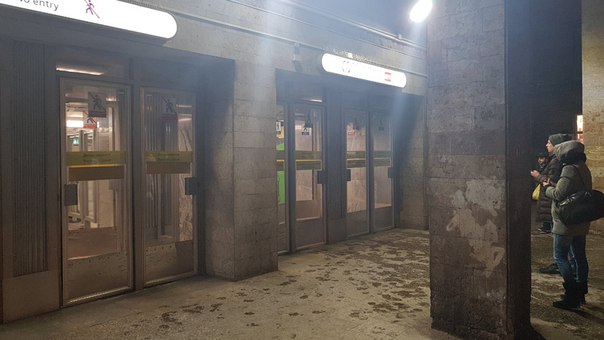 С 21:50 станция метро Площадь Мужества закрыта из-за бесхозного предмета