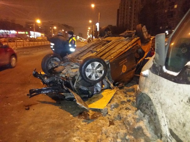 На Проспекте Луначарского напротив д. 19 к. 1 проявил себя ночной летающий объект в виде арендованог...