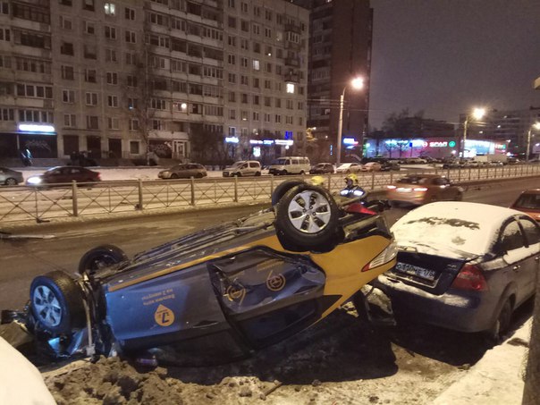 На Проспекте Луначарского напротив д. 19 к. 1 проявил себя ночной летающий объект в виде арендованог...