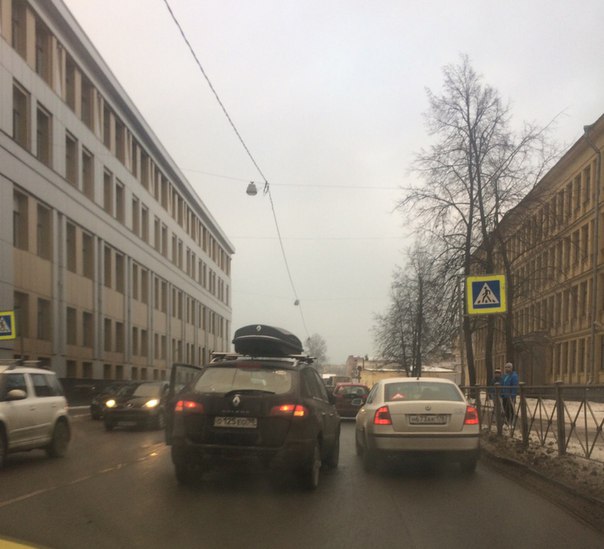 ДТП на Полюстровском пр 45 . Автобусам не проехать. Собирают пробку на пл. Калинина