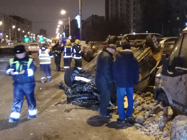 На Проспекте Луначарского напротив д. 19 к. 1 проявил себя ночной летающий объект в виде арендованог...