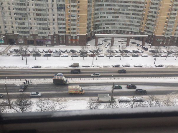 На Проспекте Славы, ближе к Софийской в аварии поучаствовали 6 машин.