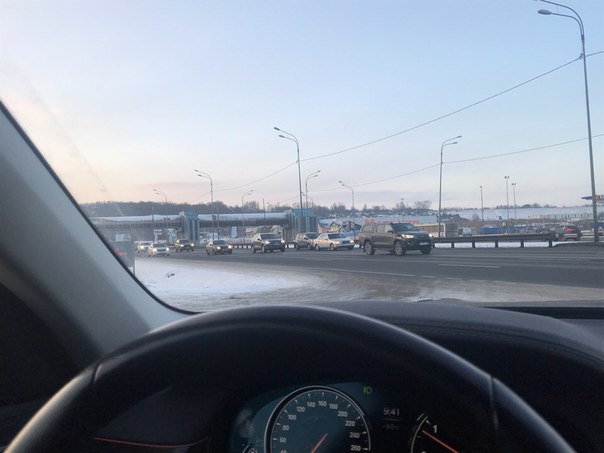 Пулковское шоссе 72, левый ряд.