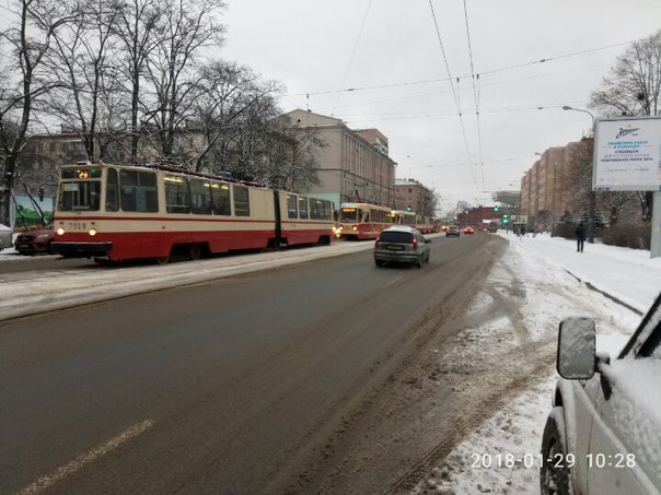 На Новочеркасском проспекте просто что-то непонятное творится. Стоят трамваи из-за увеличенного инте...