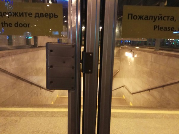 С 22:07 станция метро Комендантский проспект закрыта из-за бесхозного предмета
