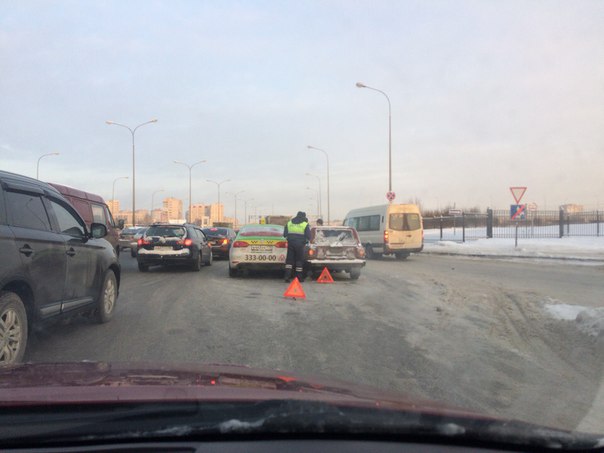 Два ДТП на Витебском от метро Купчино до Дунайского