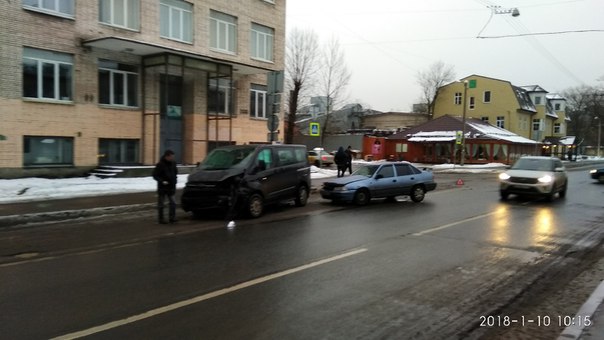 Ивана Черных и Сивков переулок. Спасатели подъехали и ДПС.