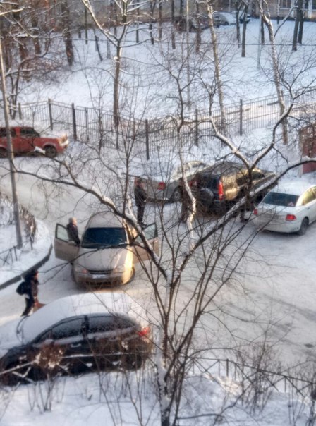 На улице Юрия Гагарина возле 524 гимназии врезались Chevrolet и Нисан.