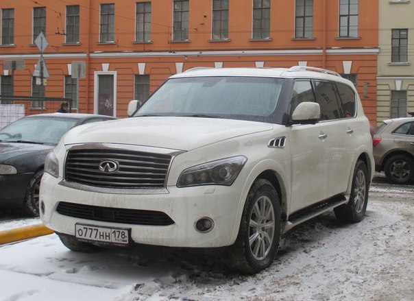 Ночью 17 января у дома 16 на улице Ленсовета был угнан автомобиль Infinity QX80 белого цвета, 2014 г...