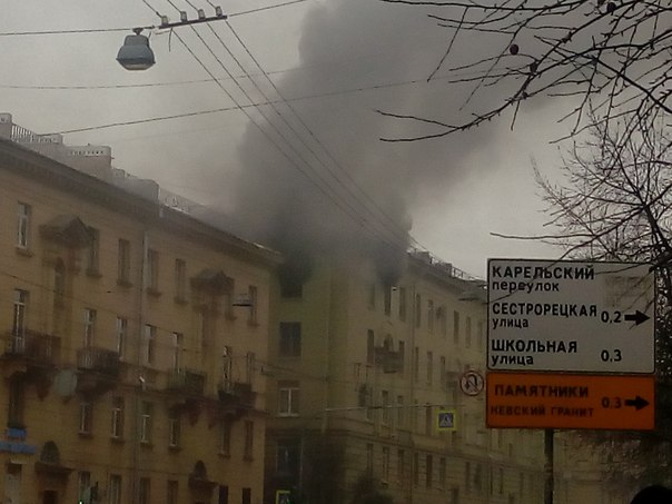 Пожар на улице Савушкина в дома 14 на последнем этаже