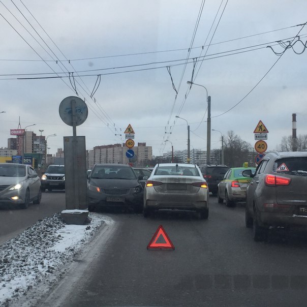 ДТП на Богатырском проспекте в сторону м. Пионерская, собирается пробка.