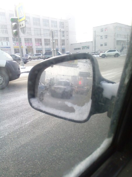 Кантемировская улица опробилась, причина ДТП из трёх машин у ТРК" Европолис".