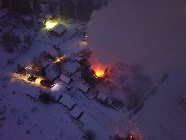 Пожар частного дома в пос. Лупполово. По Приозерскому шоссе.Службы на месте