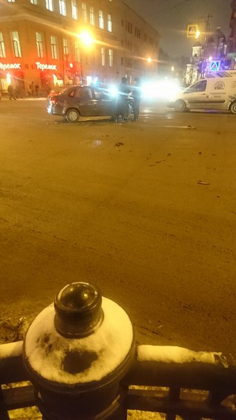 На перекрёстке Литейного проспекта и Пестеля, водитель на Honda civic не пропустил полицию с сиреной...