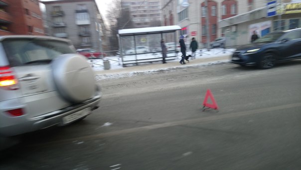 Два кроссовера столкнулись на Пр. Энгельса у метро Удельная в сторону Выборгского шоссе.