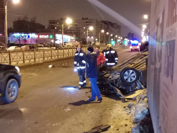 На Проспекте Луначарского напротив д. 19 к. 1 проявил себя ночной летающий объект в виде арендованог...