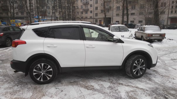 1 февраля в 21:20 от пр.Косыгина д.13 был УГНАН автомобиль Toyota RAV4 белого цвета 2014 года