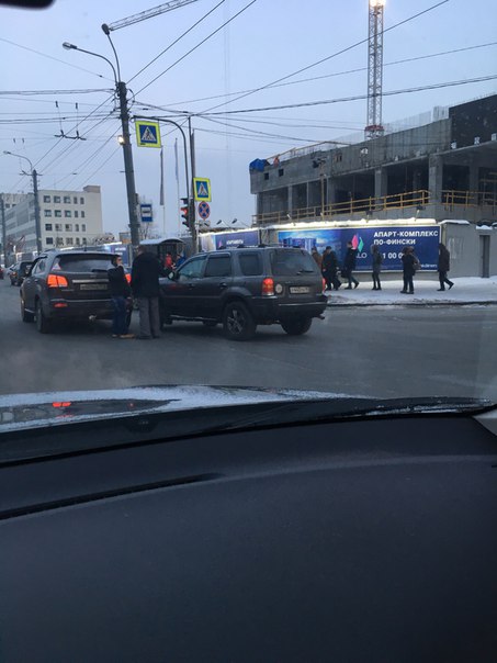 На перекрестке Салова и Бухарестской в сторону Волковской. Ford и Киа полюбили друг друга, а водител...