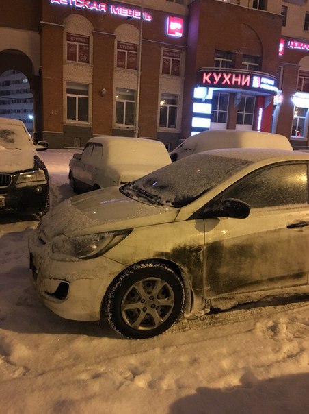 На Ленинском у дома 130. Сдох аккумулятор у машины. Две девушки стоят, проводов для прикуривания не...