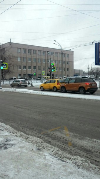 В левом ряду Кондратьевского проспекта перед пересечением с улицей Жукова (при движении к площади Ле...