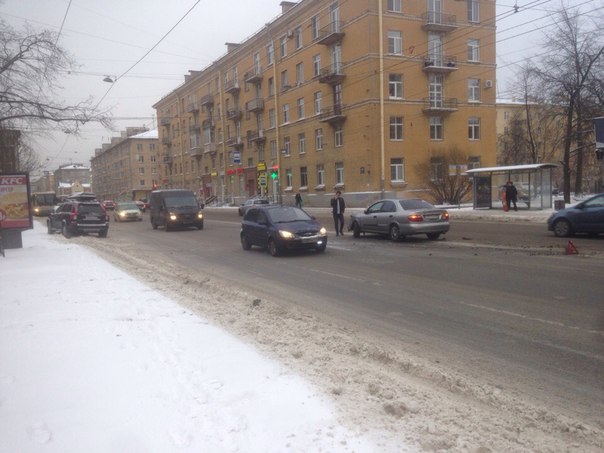 Авария на Малом проспекте 75. Путь трамвая к метро Приморская закрыт.