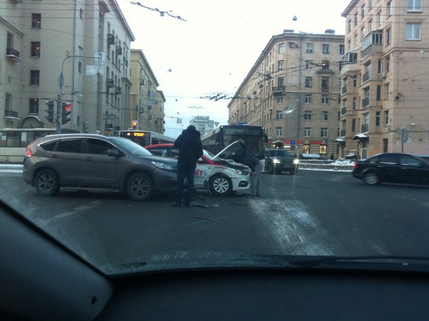 На перекрёстке Бабушкина и Ивановской Такси не повезло