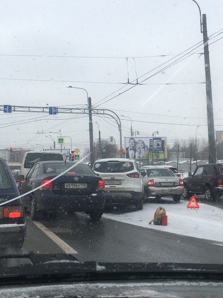 Пересечение Дальневосточного и Зольной в сторону Новочеркасской . Пробке быть.