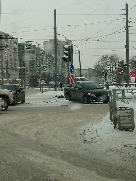 На Индустриальном две аварии, перед Энтузиастов и на пересечении с Косыгина.