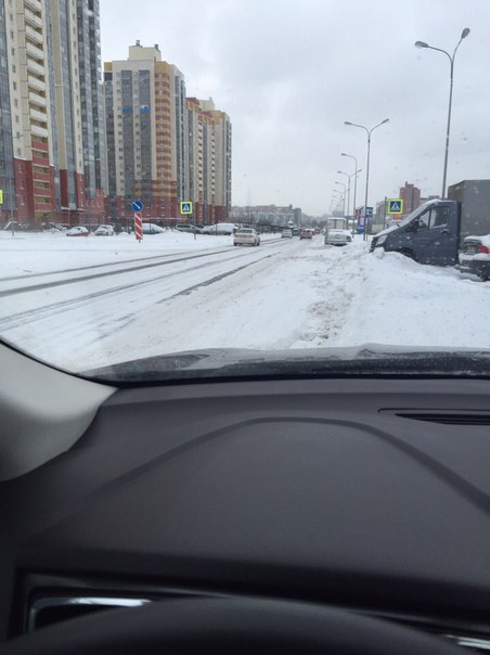 Засел в сугробе Около Долгоозёрной 41 черный Ford Мондео,помогите пожалуйста толкнуть)