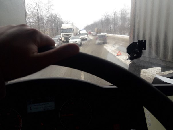 Перед въездом в город, Московское шоссе ждёт коллапс, полностью перекрыто движение в город! Объезд п...