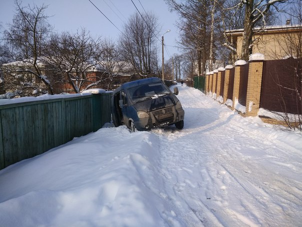 Выручите пожалуйста!!! Свалился на газели в Горской... Троса нет((( Нужен полный привод! Пробовали д...