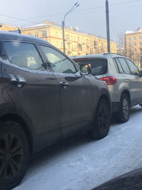 Стукнулись на Ленинском перед Варшавской.