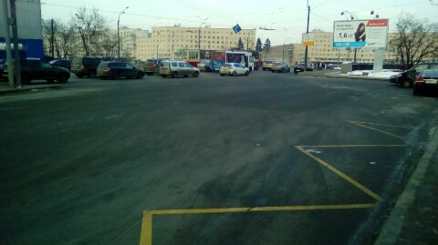 На Новочеркасском проспекте провода упали прямо на проезжую часть, трамваи и троллейбусы встали.