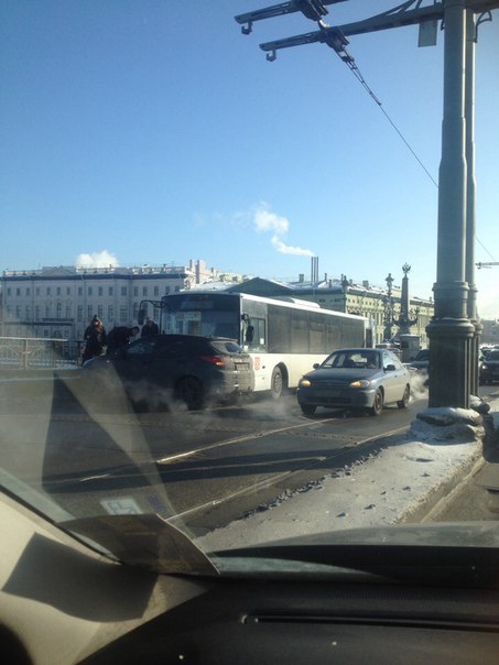 Троицкий мост в сторону Петроградки. Только что вышли пассажиры.